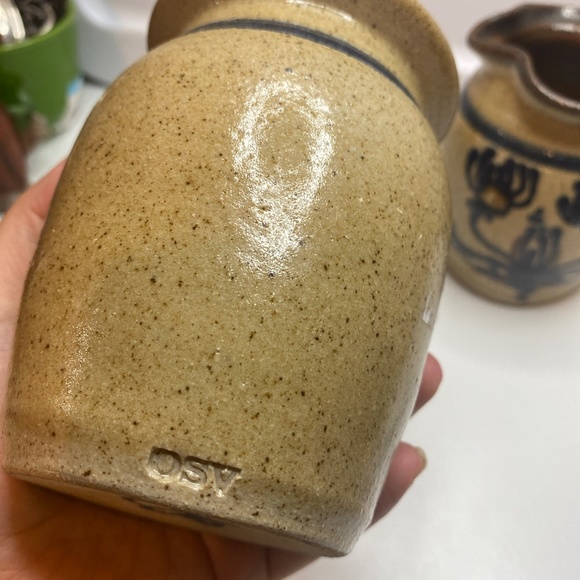 OSV Stamped Old Sturbridge Village Art Pittery Stoneware Flora Jar And Pitcher - Picture 5 of 15